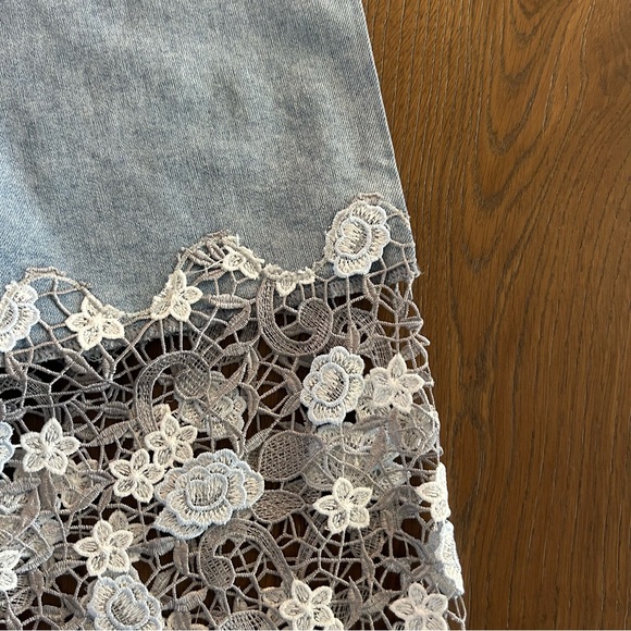 Embelleshed Women’s Jeans - Picture 10 of 13